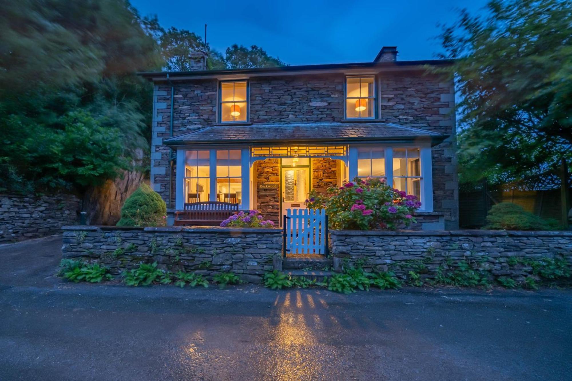 Rockwood- Family With Hot Tub *